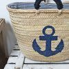 Capazos de mimbre decorados a mano para la playa: In-Diana.