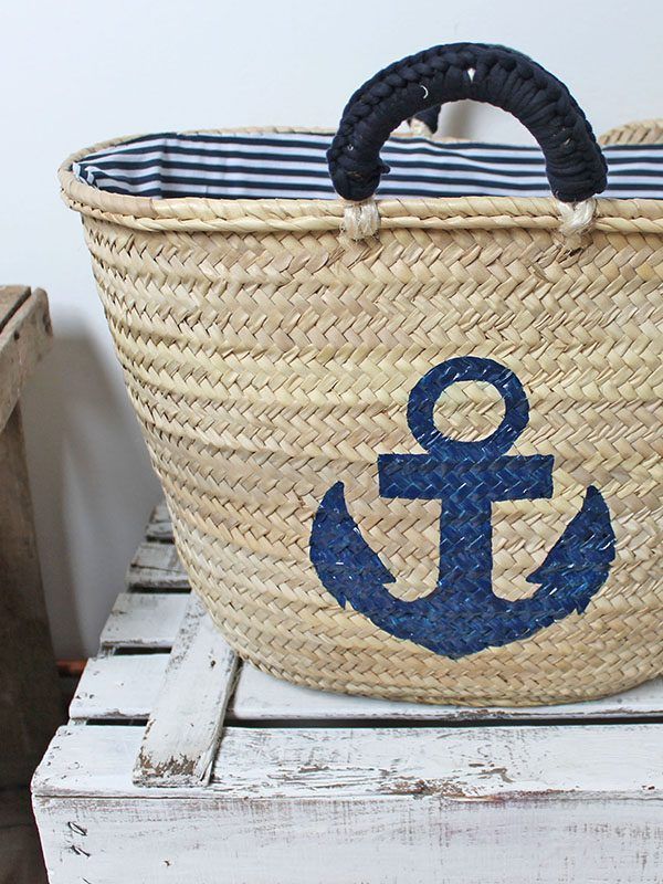 Capazos de mimbre decorados a mano para la playa: In-Diana.